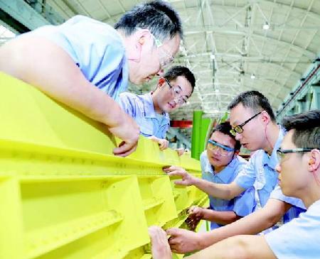 机身装配厂生产现场。