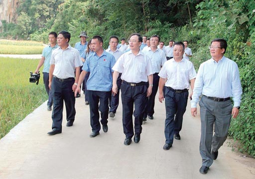 徐福顺到世界杯下单工业 定点扶贫县开展调研